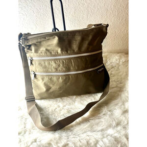 Baggallini Nylon Green Crossbody Messenger Zip Close Pockets Double Zipper